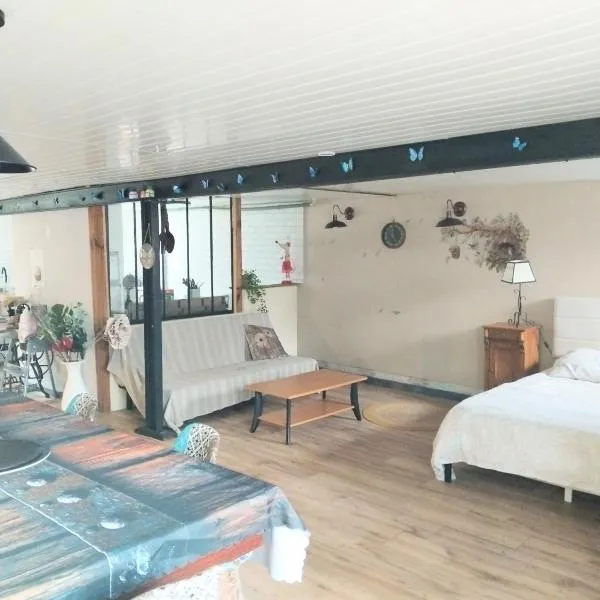 Studio calme avec billard, hotell sihtkohas Saint-Priest