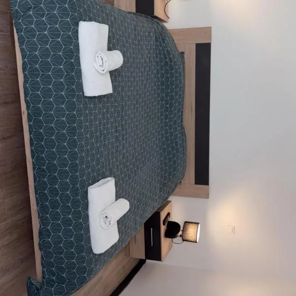 appartement de 45 m sur cour centre ville de morez, hotel in Morez