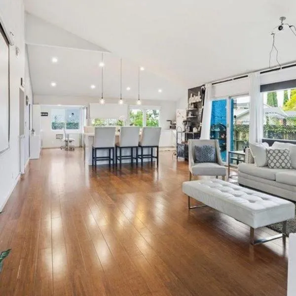 Spacious Home Steps from Huge Park and Outdoor Fun, Hotel in San José