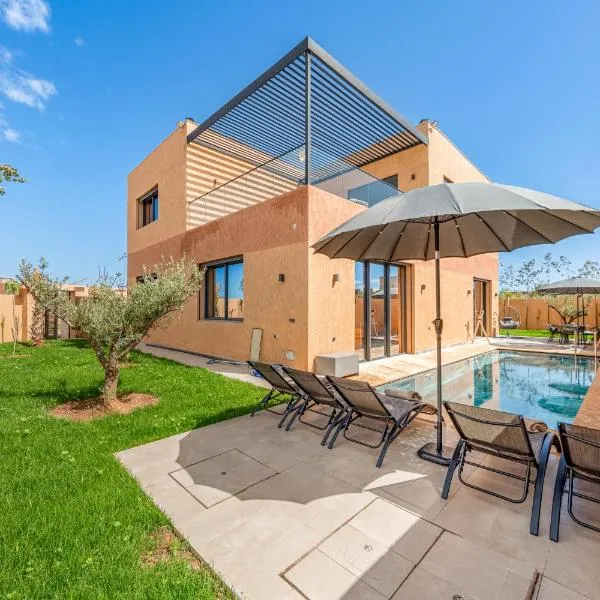Luxury 5-Suite Villa with private pool in GOLF Amlkis, Hotel in Marrakesch
