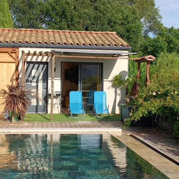 La cabane des jours heureux, hotel in Saint-Laurent-de-Carnols