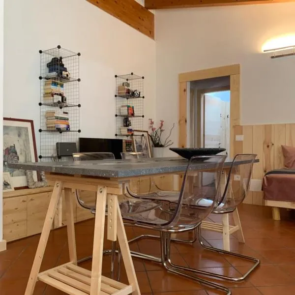 Appartamento Via Segantini Civico 40, hotel em Arco
