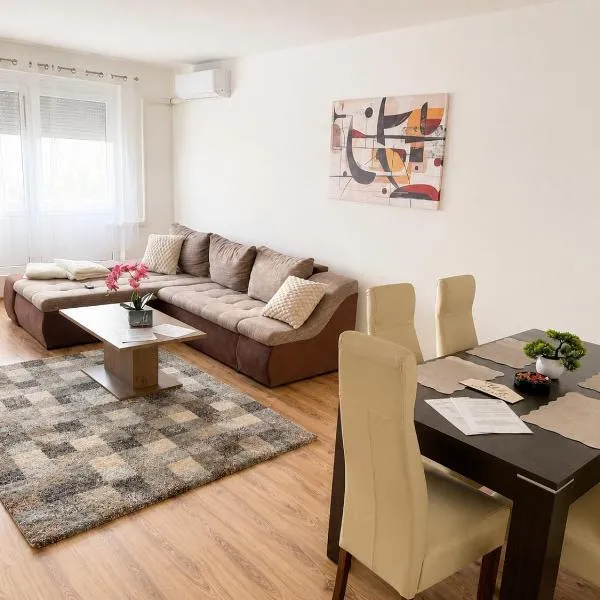 Tildy Apartman Pécs، فندق في بيتْش