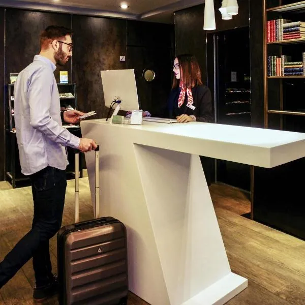 Mercure Madrid Centro, khách sạn ở Madrid