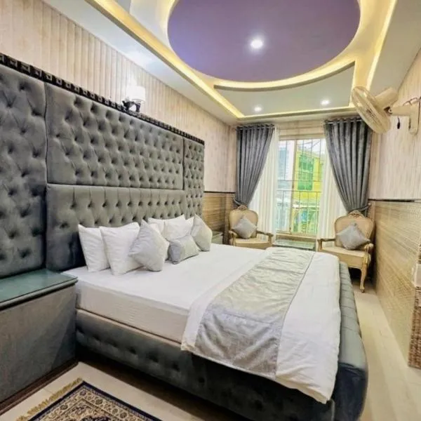 FAKHAR INTERNATIONAL HOTEL! ONE minute walk From MALL ROAD MURREE l Hot Water l Backup Light l Covered Car Parking l, хотел в Мюри