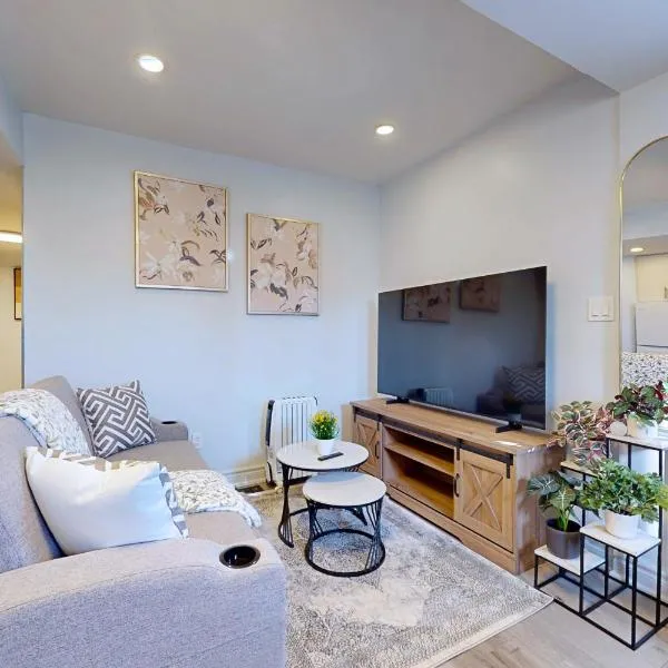 New & Modern Basement Suite - St Clair Hotel, hotel in Toronto