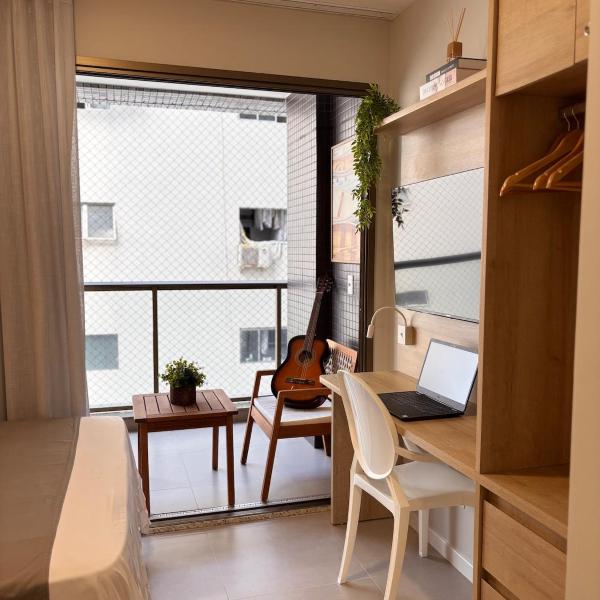 Studio na Barra com varanda l 6 min a pé da praia - Foto 5