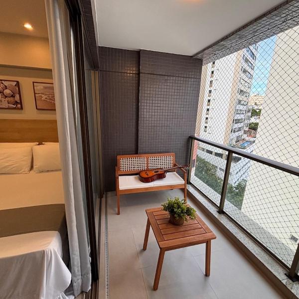 Studio na Barra com varanda l 6 min a pé da praia - Foto 2