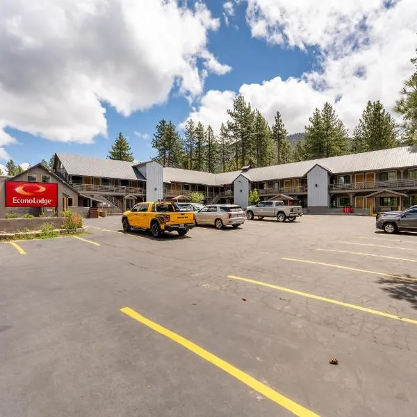 Econo Lodge Inn & Suites Heavenly Village Area, hotel di South Lake Tahoe