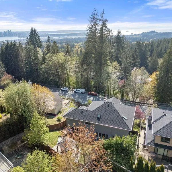 Home on the mountain North Vancouver, מלון בנורת' ונקובר