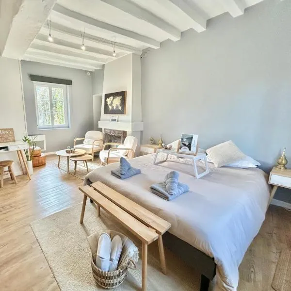 Suite Une Bulle d Evidence avec baignoire spa, hotel a Saumur