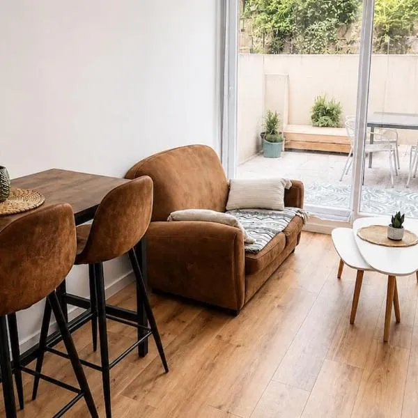 Élégant T2 avec terrasse au cœur de Libourne, hotel in Libourne