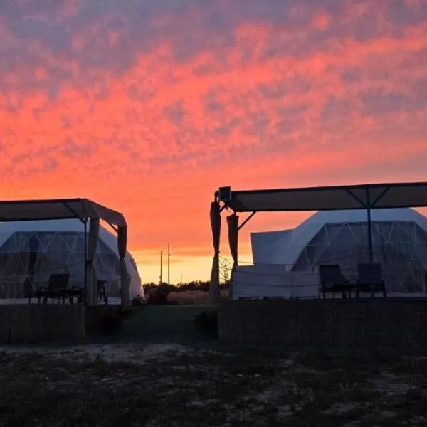 Domes at the Beach, hotel sa Maroni