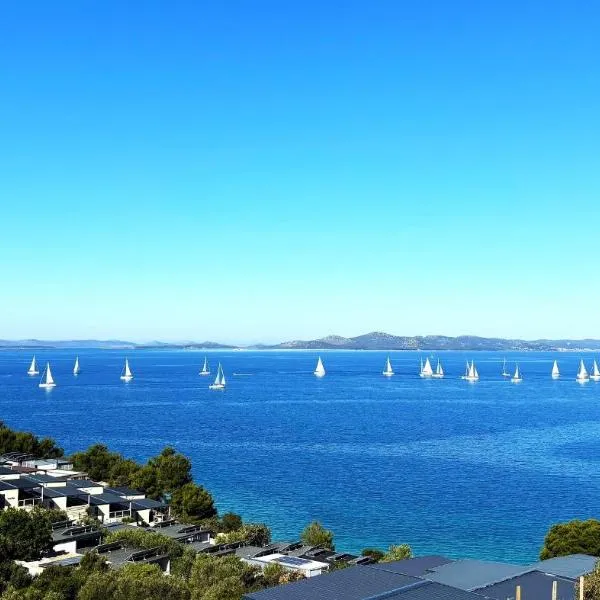 Mobile Home SkyLine - beautiful sea view - on the palm of the beach, hotel v destinaci Drage