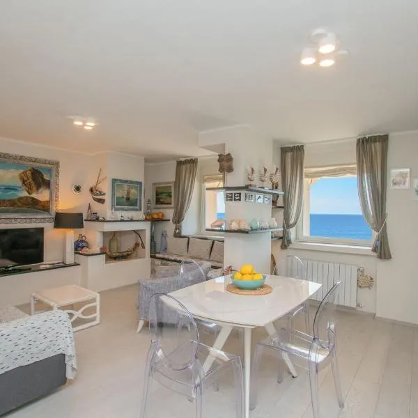 Villa Liliana - Ancora - Esclusivo con Accesso Diretto alla Spiaggia, hotel di Varigotti
