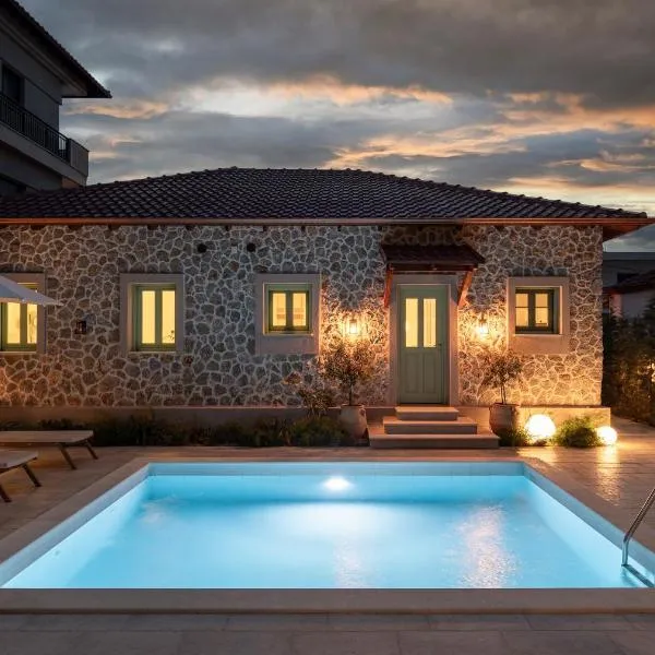 Pnoe Luxury Villa - Private Pool Retreat & BBQ, hotel di Ierissos
