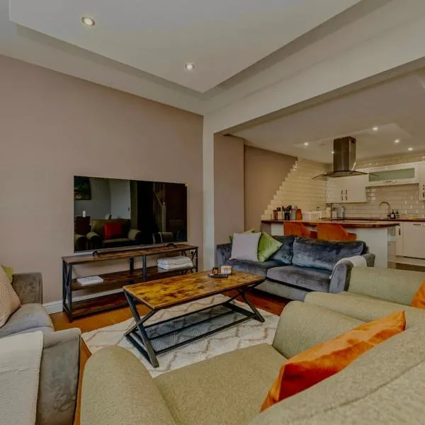Blackberry House Boutique 4-Bed near Piece Hall, hotel din Halifax