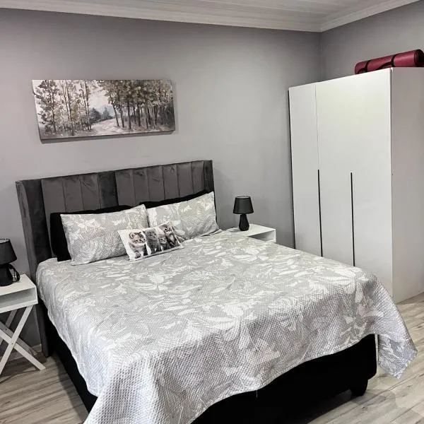 Human on Ten BnB, hotel u gradu 'Summer Pride'