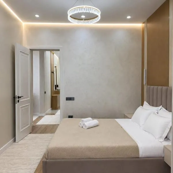 Современные 2-комнатные апартаменты в ЖК Capital City рядом с Shym City Park, hotel in Shymkent