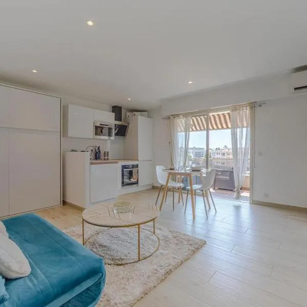 Superb Renovated Studio - Terrace - Beach 2 min away, hotel in Saint-Laurent-du-Var