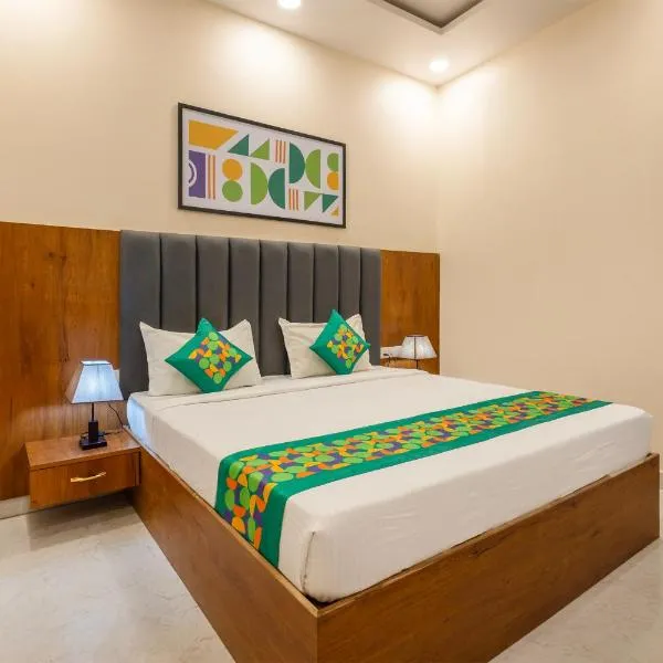 Treebo Ayodhya Grand, hotel in Madnāpur