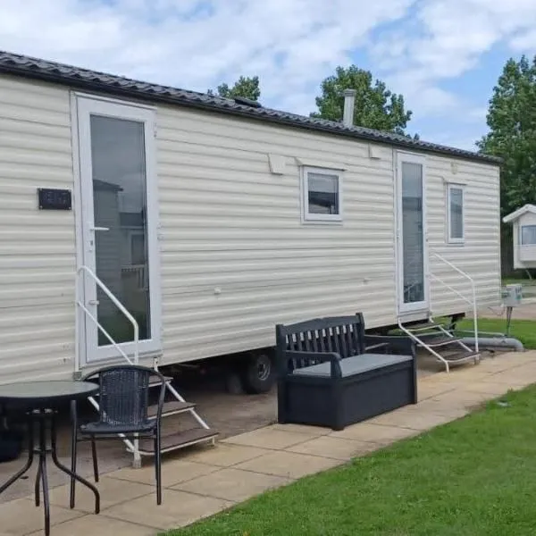 The Delta Marine Caravan Hire, хотел в Рил