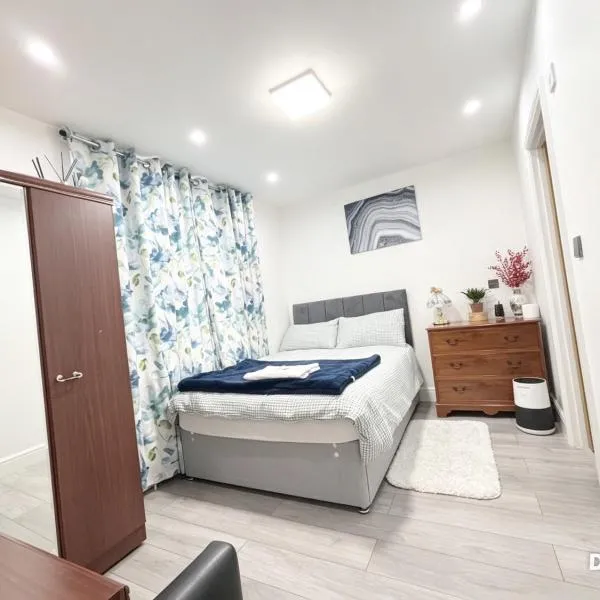 Min Su Rooms, hotel in Stanwell