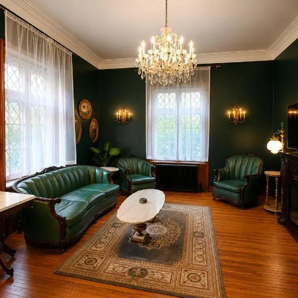 Winston Churchill - le charme Tudor au cœur de Sherbrooke, khách sạn ở Sherbrooke