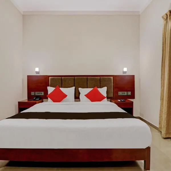 Super Townhouse Kizhakkambalam Tourist Home, hotel sa Cochin
