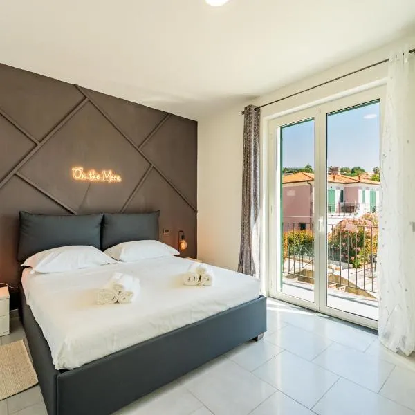Skybnb APPARTMENTS 30 mt from the sea, hotel sa Riva Ligure