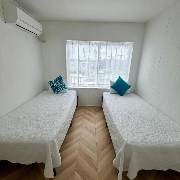 小浜島ゲストハウスLei, hotel em Taketomi