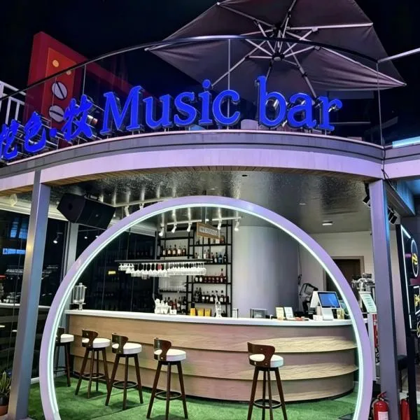 Skyridge Hotel-Mtn View Rooms & Rooftop Bar-Free cup of coffee-English Butler, hotell i Zhangjiajie