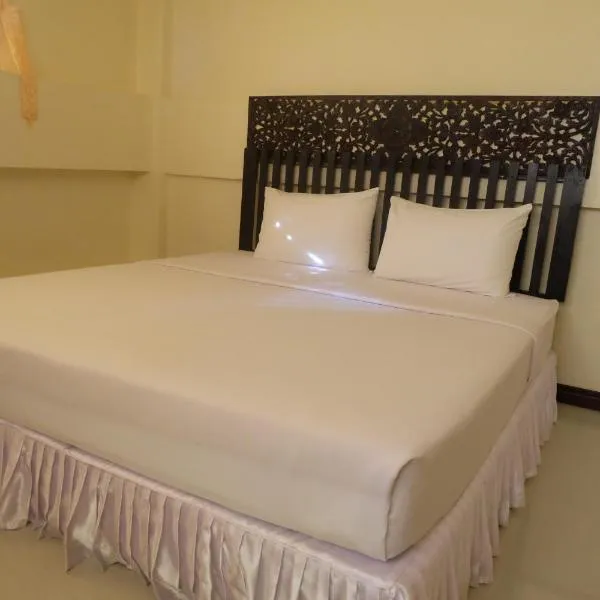 J-Safe Guesthouse โรงแรมในสุโขทัย