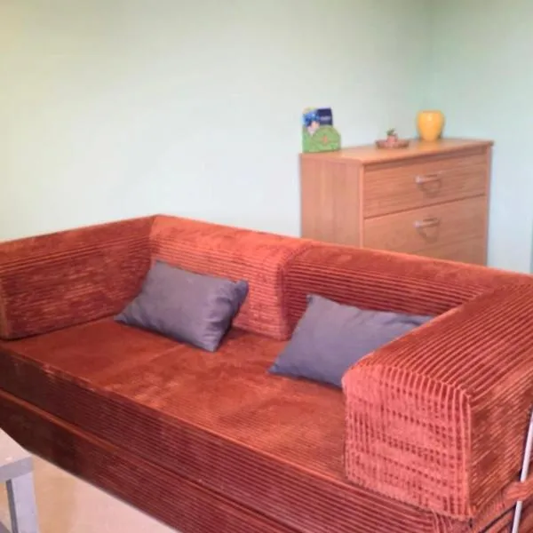 LE BARCARES - plage à pied - logement "Aiguamar" climatisé 1 chambre avec terrasse, 4 personnes - parking privé, hótel í Le Barcarès