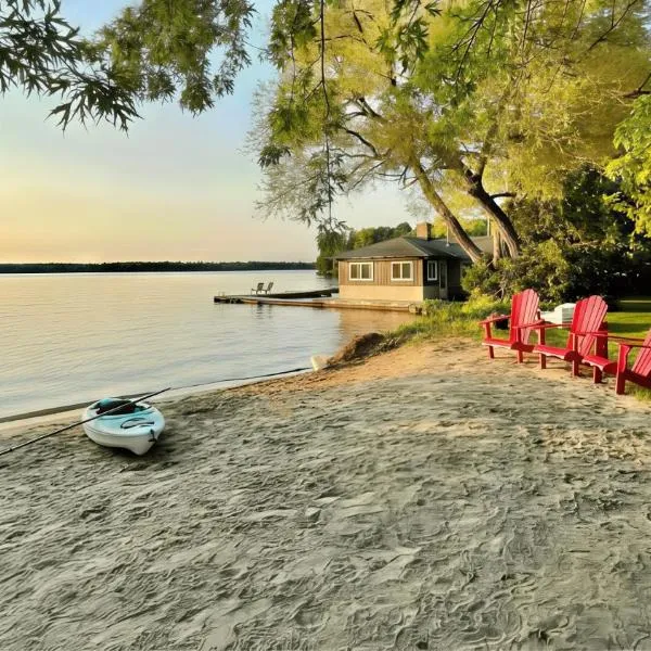 Waterfront, BBQ, Beach Balsam Lake Resort in Kawartha, ξενοδοχείο σε Kawartha Lakes