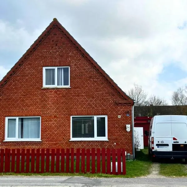Budget Apartment with Stairs near Femern & Puttgarden, hôtel à Holeby