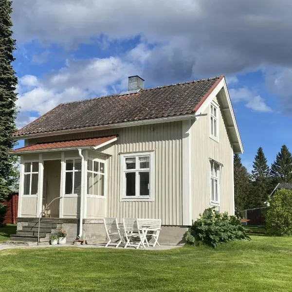 Charmig stuga på bondgård, Hotel in Norrfjärden