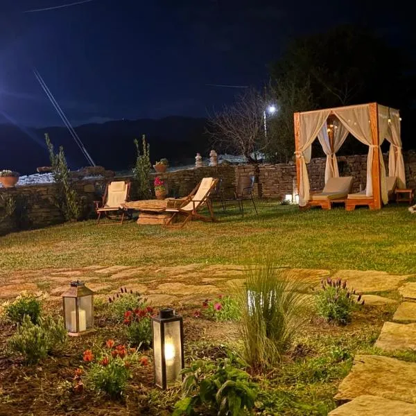 PETRASTERO Mountain Retreat-Agrafa Greece, hotel di Vérnikon