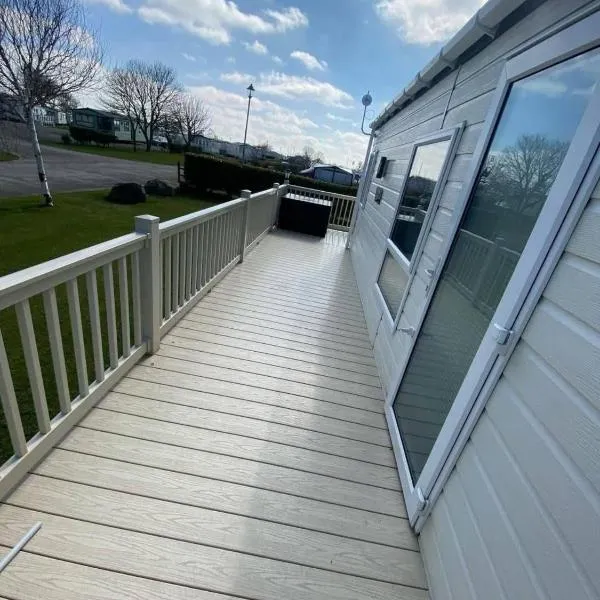 2-bed Caravan - Sleeps 6 - Family & Pet Friendly, hotel a Skegness