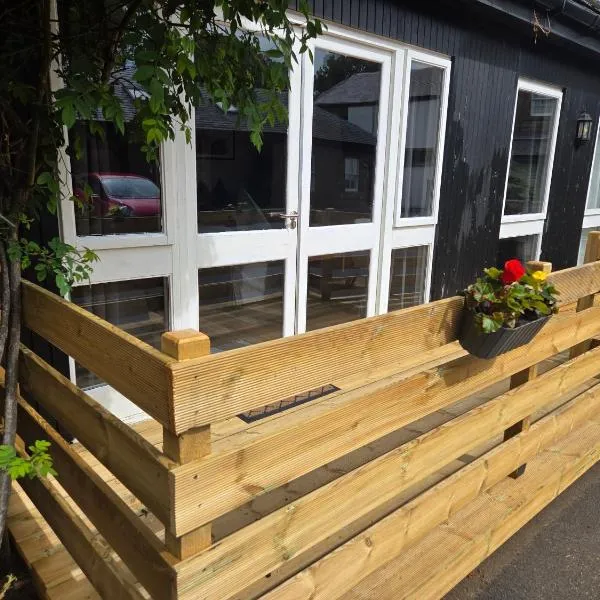 Auchendennan Farm Self Catering Cottages، فندق في بالوتش