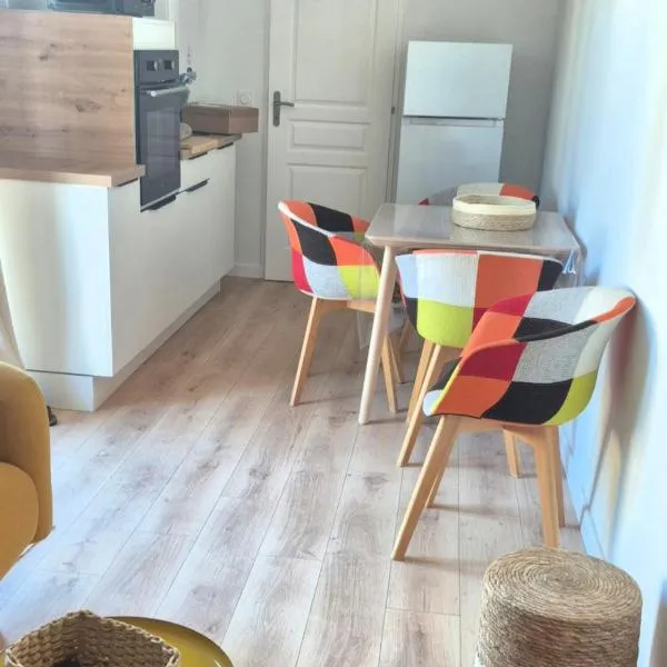 Le Nid Charentais, hotel u gradu Konjak
