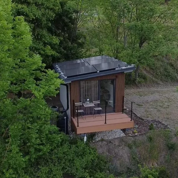 Posed pod hviezdami, hotel a Modra