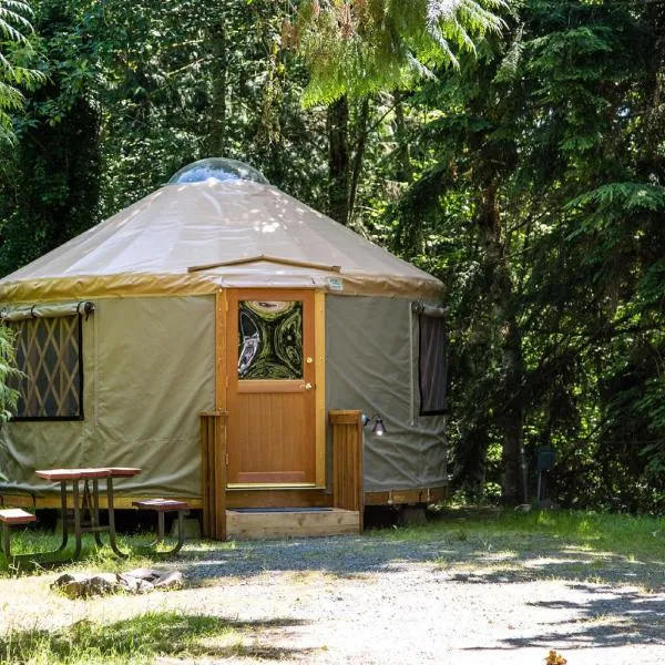 Mount Vernon Camping Resort 16 ft. Yurt 6, hotel v destinaci Bow