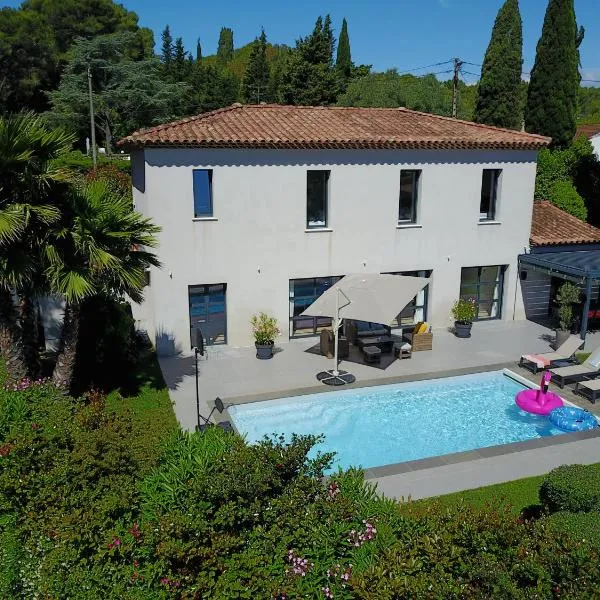 Villa Les Jasmins - Le Cannet-Vallauris - Modern with AC, ideal for fun and work, hotel em Vallauris