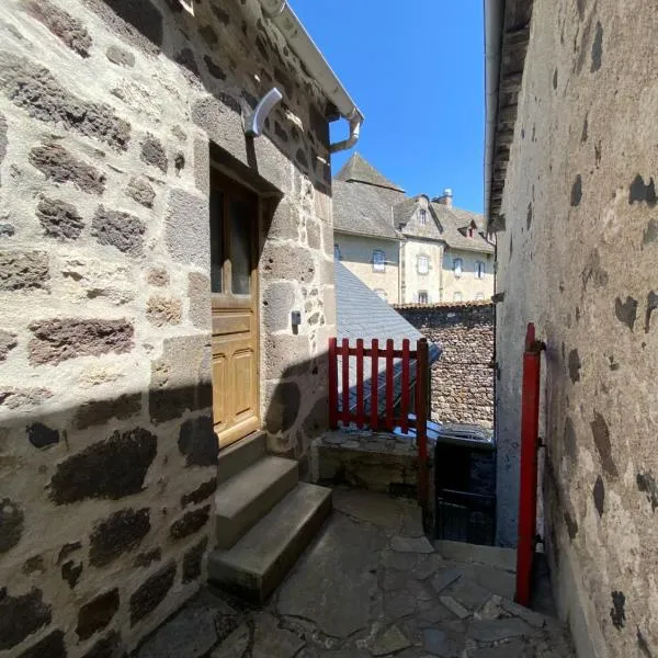 Gite de la Tour du chateau, hotel di Mur-de-Barrez