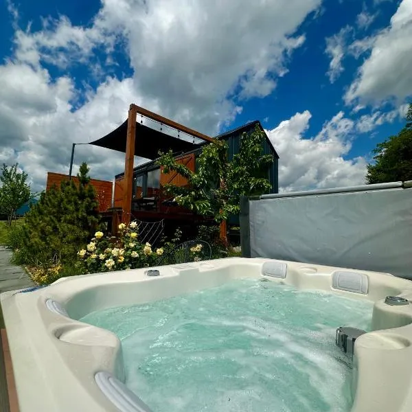 Garden House، فندق في مارتين