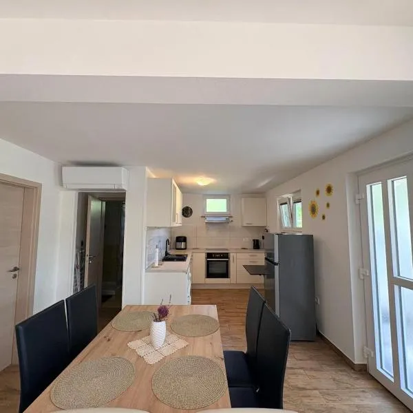 Apartma Zari, hotel in Marezige