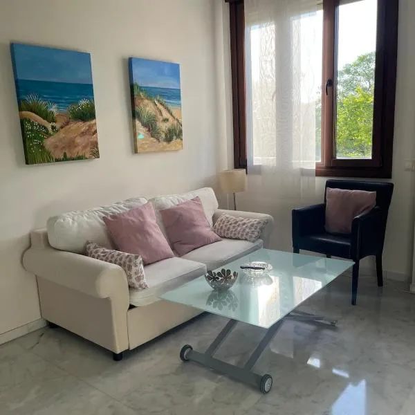 Apartmento Casuarina FIBES y Aeropuerto、セビリアのホテル