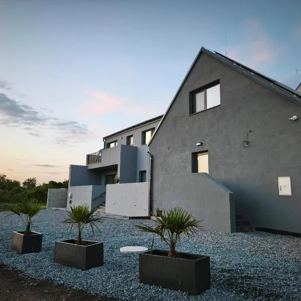 Apartmány Michelle, hotel in Dolní Dunajovice