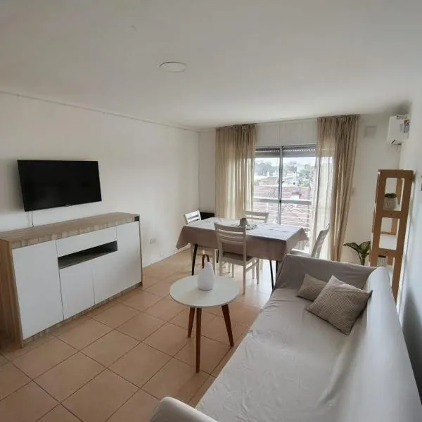 Departamento 2 habitaciones céntrico con cochera โรงแรมในเบนาโด ตูแอร์โต
